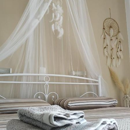 Meltemi Apartments Agia Marina  Extérieur photo