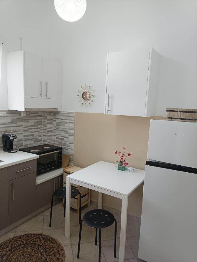 Meltemi Apartments Agia Marina  Extérieur photo