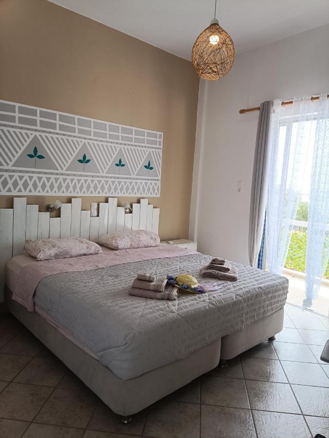 Meltemi Apartments Agia Marina  Extérieur photo