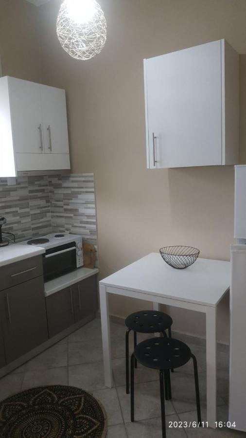 Meltemi Apartments Agia Marina  Extérieur photo